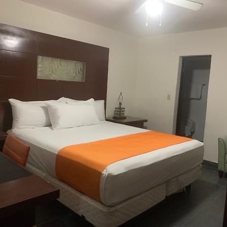 Hotel Los Arcos Мехикали Экстерьер фото