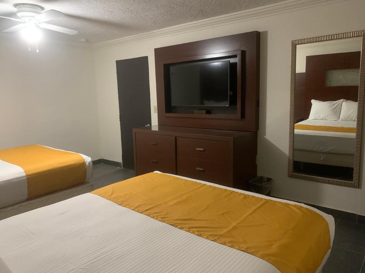 Hotel Los Arcos Мехикали Экстерьер фото