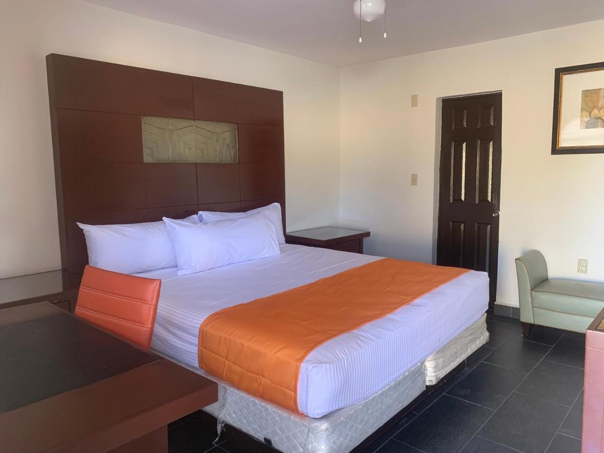 Hotel Los Arcos Мехикали Экстерьер фото
