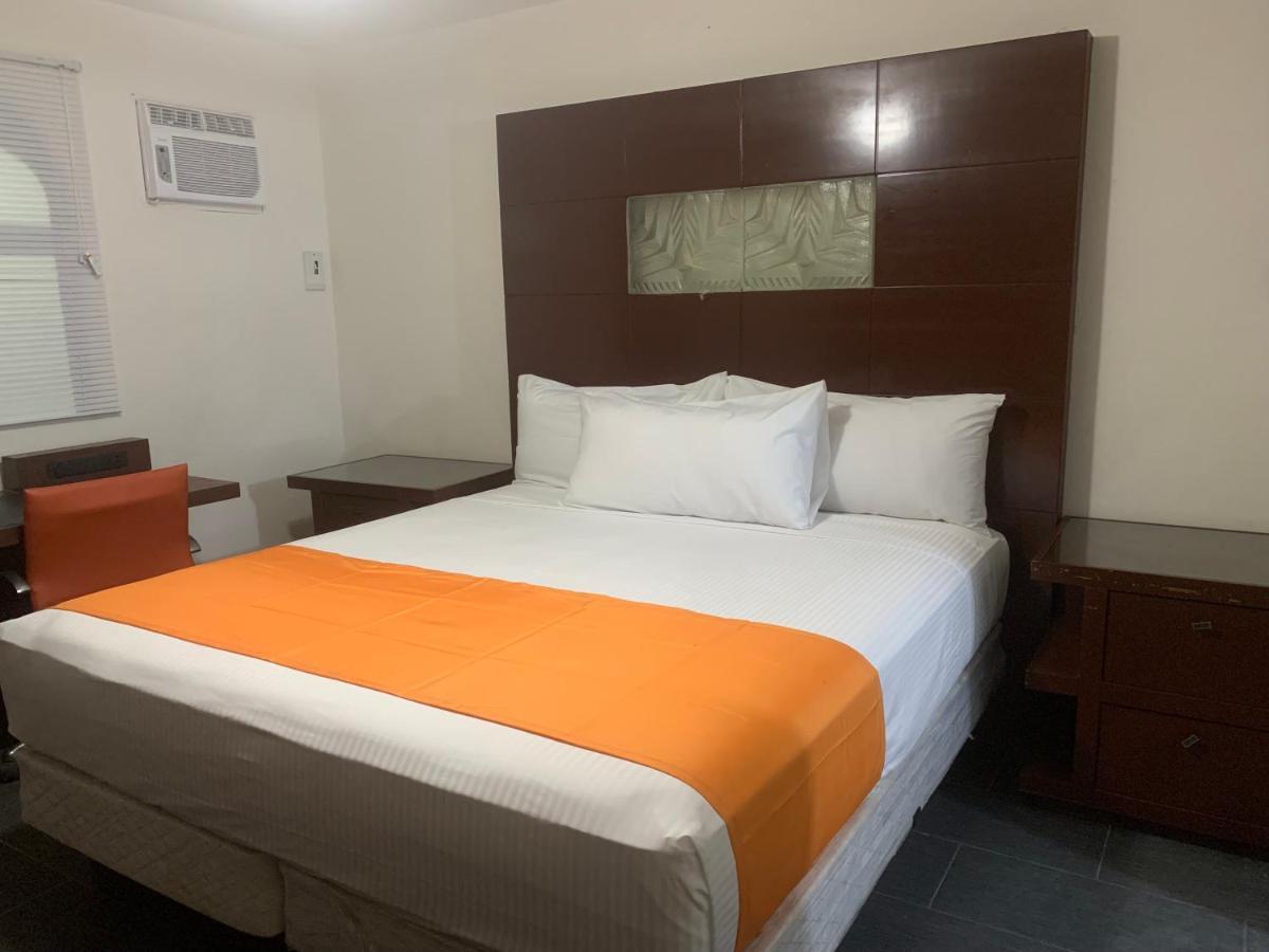 Hotel Los Arcos Мехикали Экстерьер фото