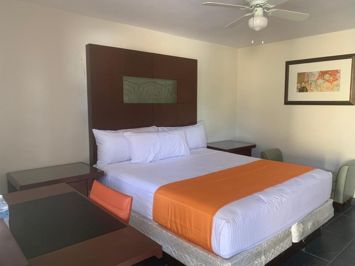 Hotel Los Arcos Мехикали Экстерьер фото