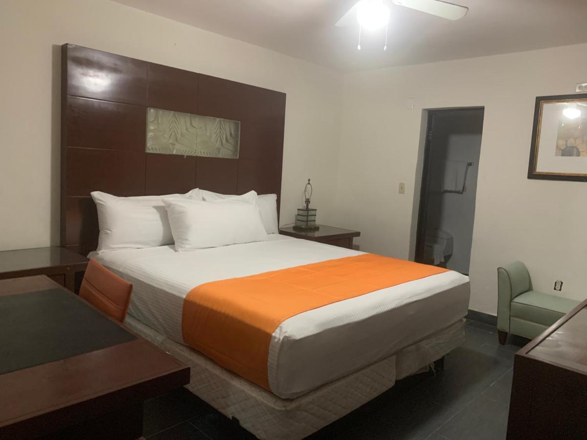 Hotel Los Arcos Мехикали Экстерьер фото